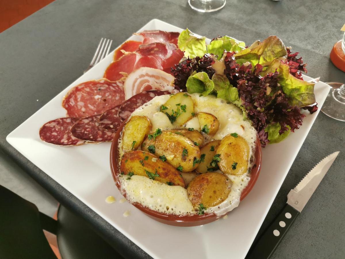 La Vieille Ferme Hotel Les Ancizes-Comps Luaran gambar